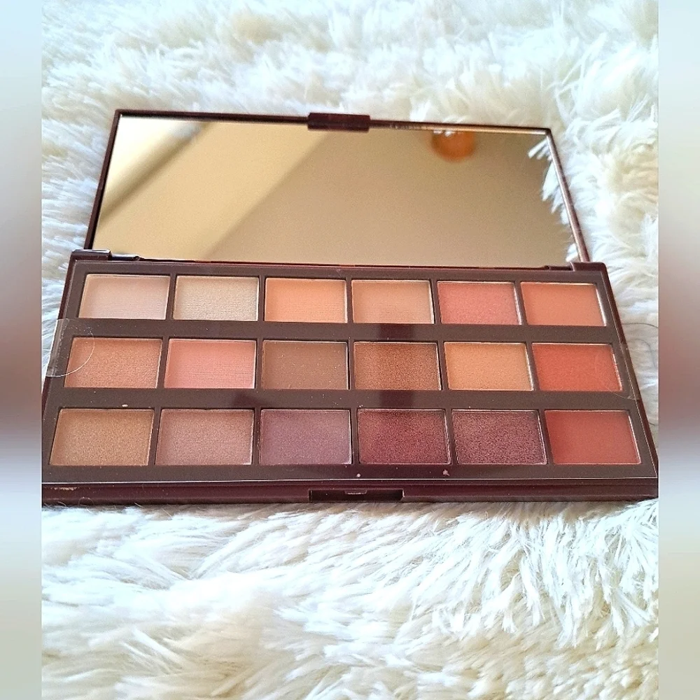 Nicole Miller New York Eyeshadow Palette Cocoa Crazy